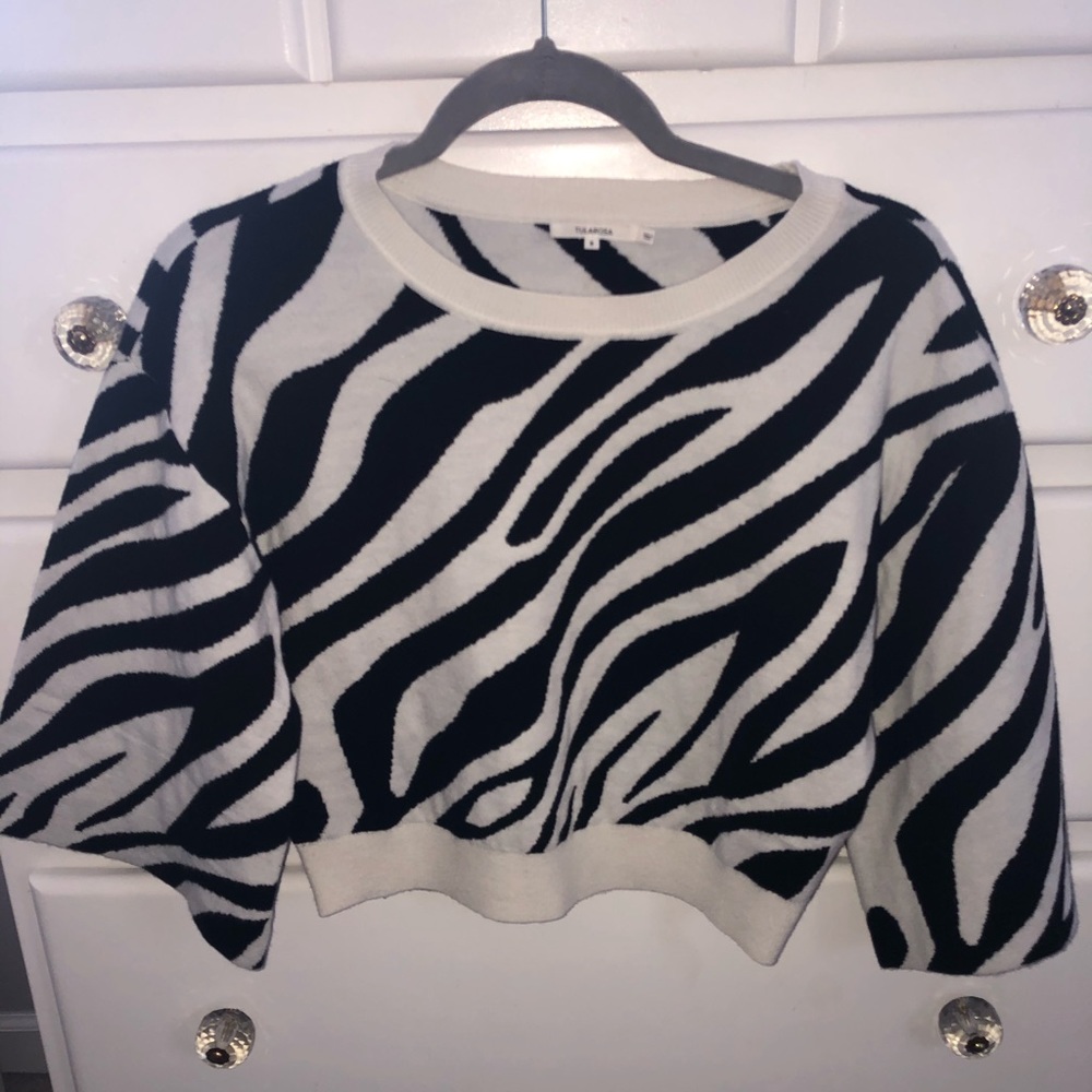 Zebra Print Cropped sweater